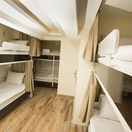 Honey Hostel Istanbul Exteriör bild